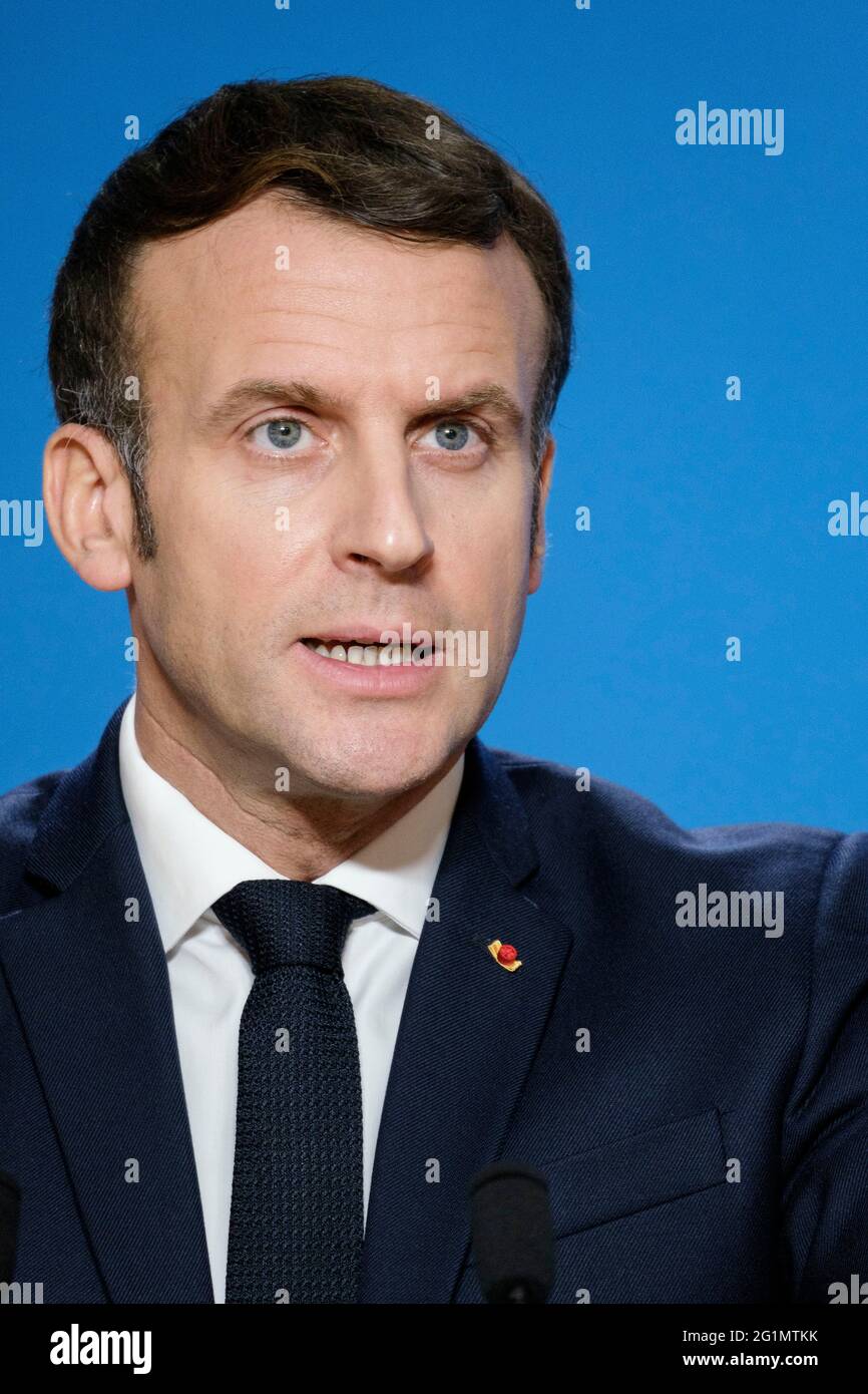 Belgique, Bruxelles: Le président français Emmanuel Macron assiste à une réunion du Conseil européen du 11 décembre 2020 où il aurait pu être infecté Banque D'Images