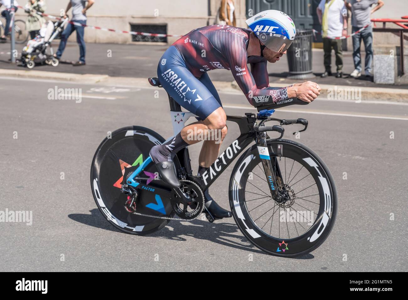 MILAN, ITALIE - 30 MAI : dernière étape de Giro 2021, Patrick Bevin concurrent de l'équipe de la nation en démarrage d'Israël à grande vitesse pendant l'essai individuel à Banque D'Images