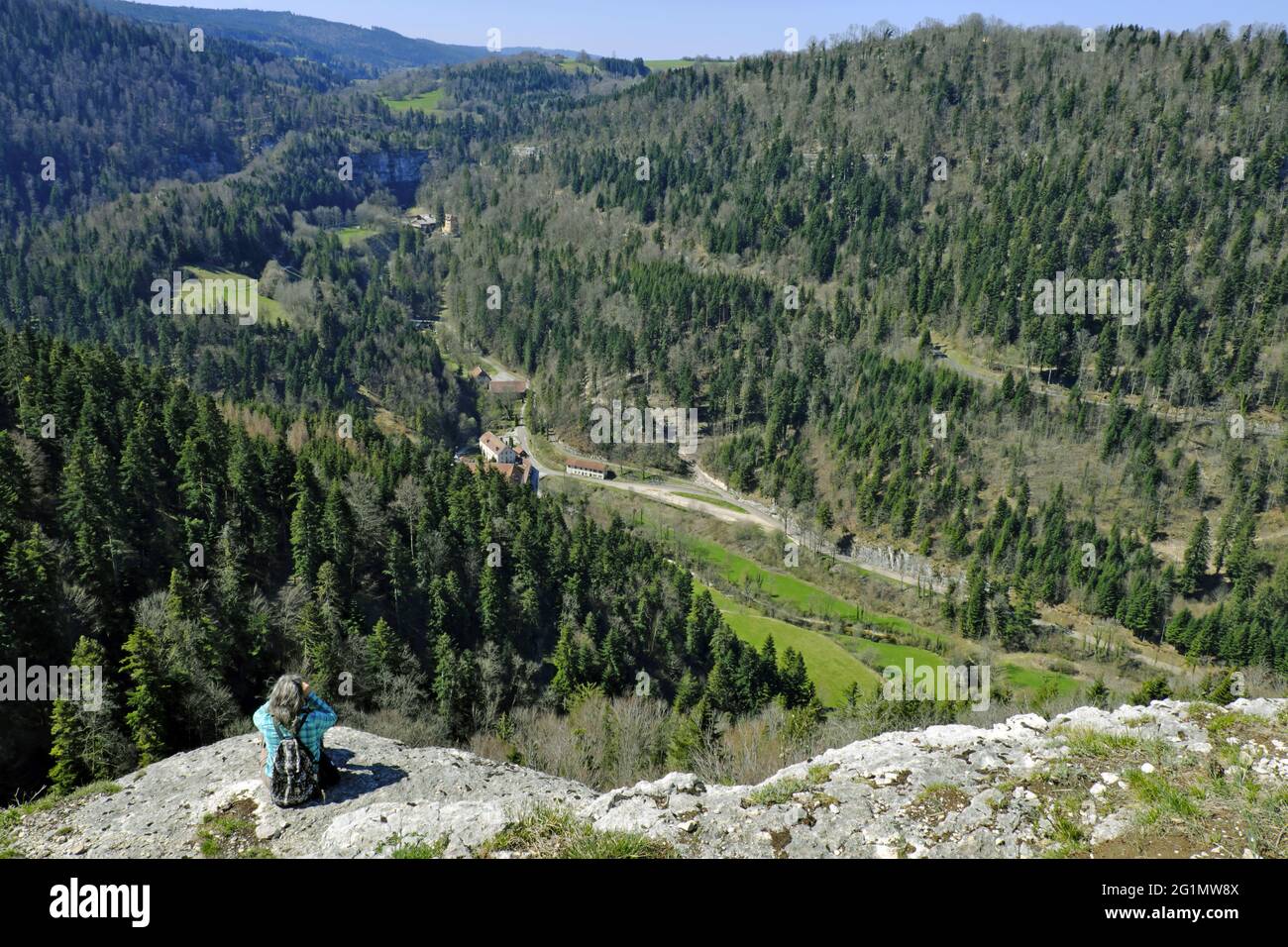 France, Doubs, Mont de Laval, du belvédère de Chauve Roche, Val de consolation, monastère notre Dame de consolation du 17 Banque D'Images