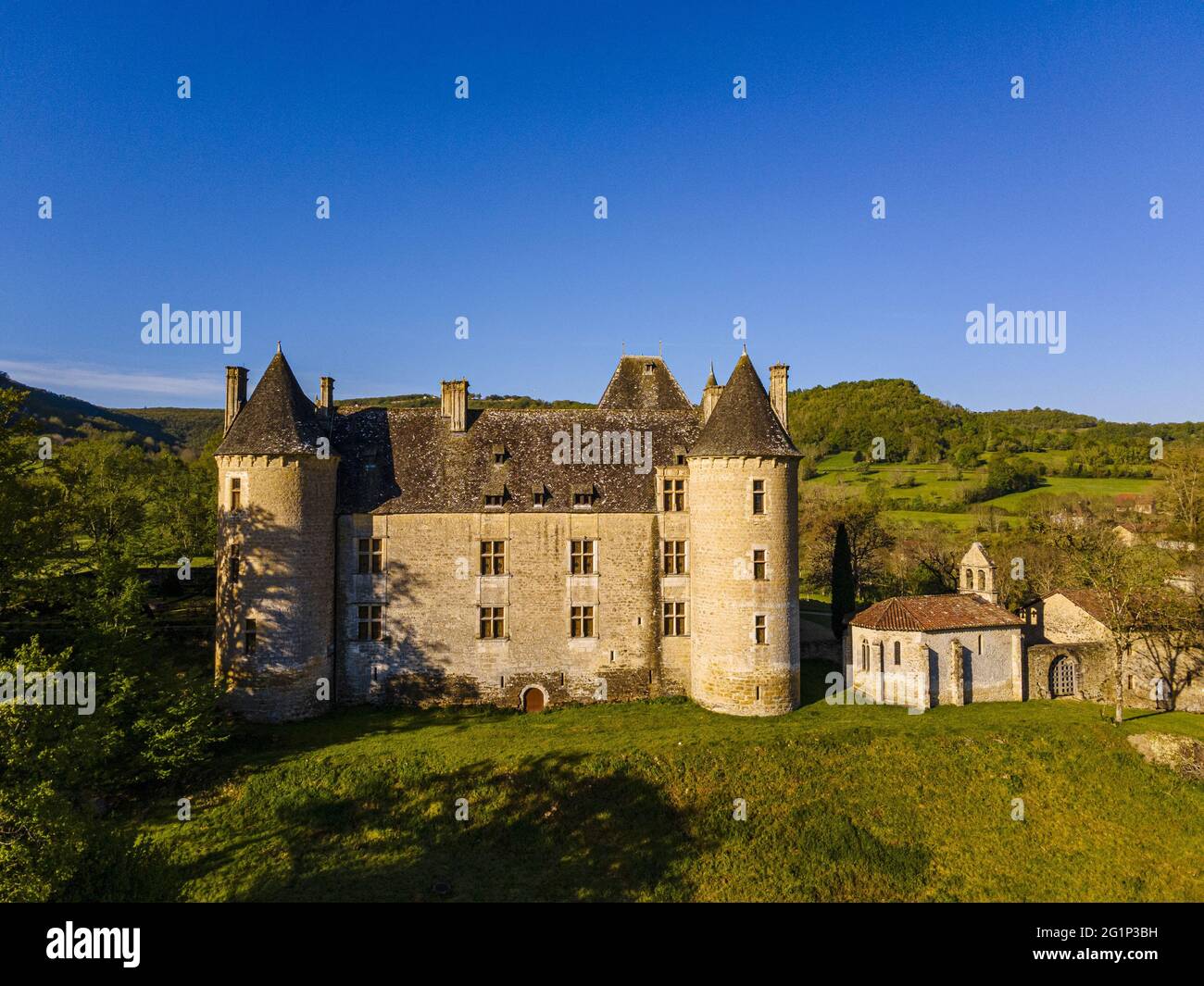 France, Lot, Saint-Jean-Lespinasse, Château de Montal de style Renaissance  près de Saint-Céré, vallée de la Dordogne (vue aérienne Photo Stock - Alamy