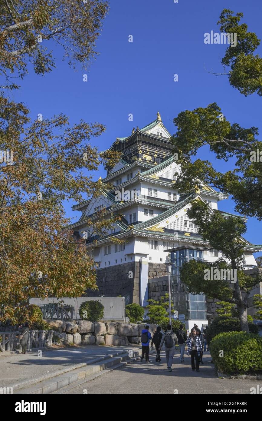 OSAKA, JAPON - 05 décembre 2019 : Osaka, Japon - 01 décembre 2019 : visite touristique et populaire du château d'Osaka à Osaka, Japon. Banque D'Images