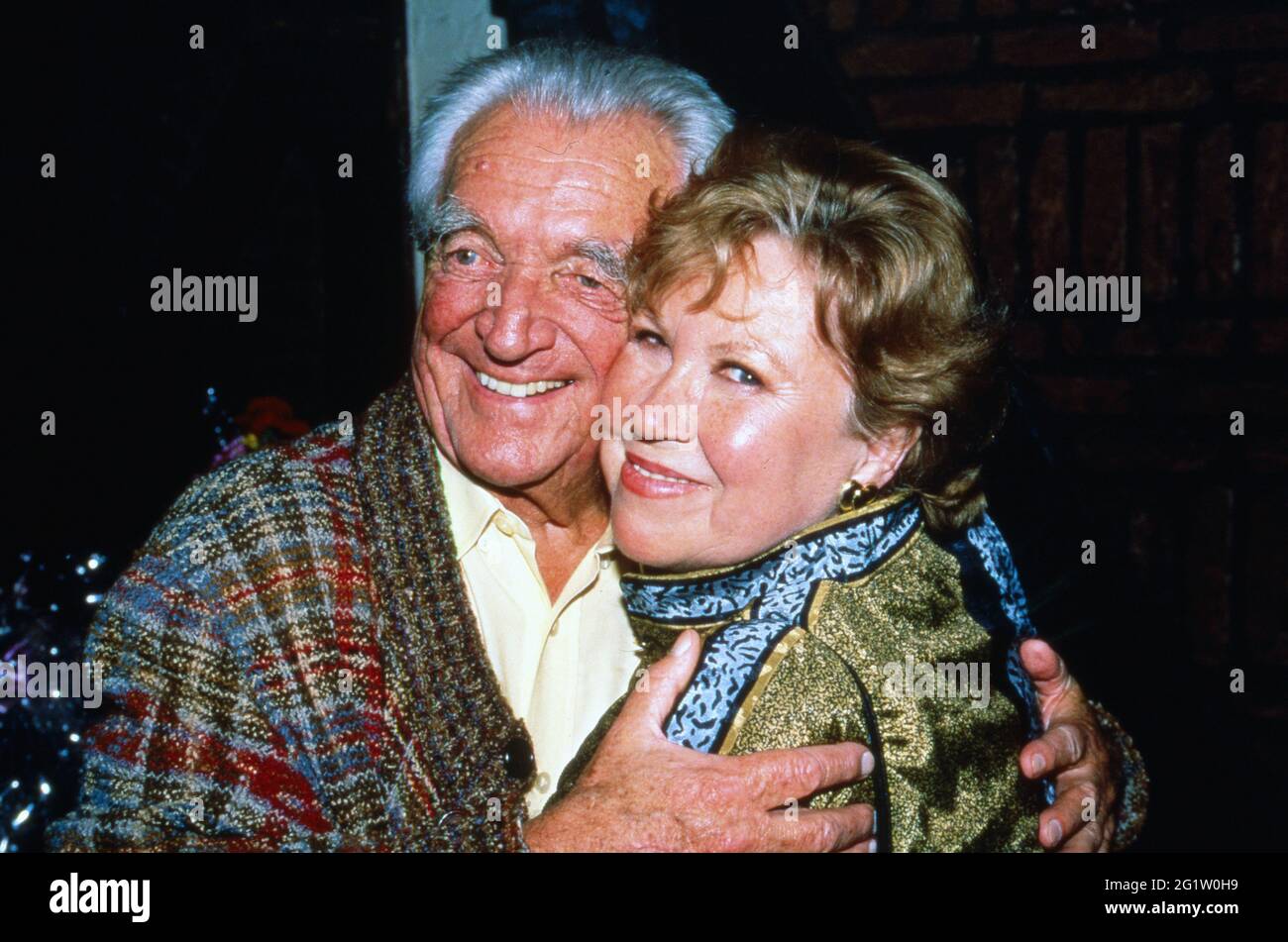 EVA Maria Bauer BEI der Feier ihres 65. Geburtstags im 'Posemuckel' in Hamburg mit Carl Heinz Schroth, Deutschland 1988. Banque D'Images