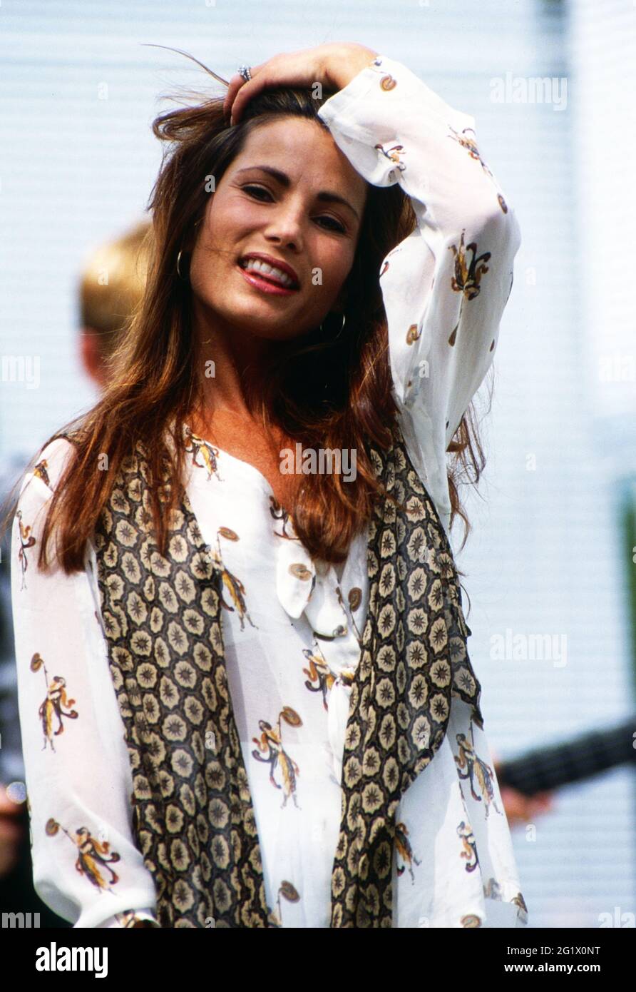 ZDF Fernsehgarten, Sonntagsunterhaltung aus dem Garten des ZDF à Mayence, Sendung vom 5. Juli 1992, Gaststar: Sängerin Robin Beck Banque D'Images