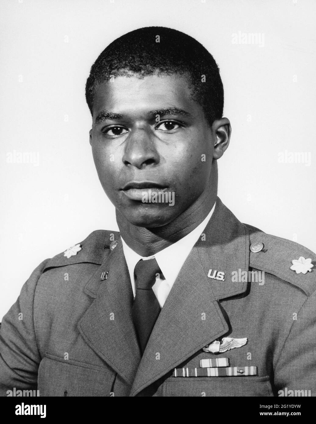 Le major de la Force aérienne des États-Unis Robert H Lawrence, Jr, (1935-1967) de Chicago, il, est devenu le premier astronaute afro-américain en juin 1967, lorsqu'il a été choisi comme membre du programme de laboratoire orbital (MOL) de la Force aérienne. Lawrence a été tué lors d'un accident d'entraînement en décembre 1967, à la base aérienne Edwards, CA, 1967. (Photo de United States Air Force/RBM Vintage Images) Banque D'Images