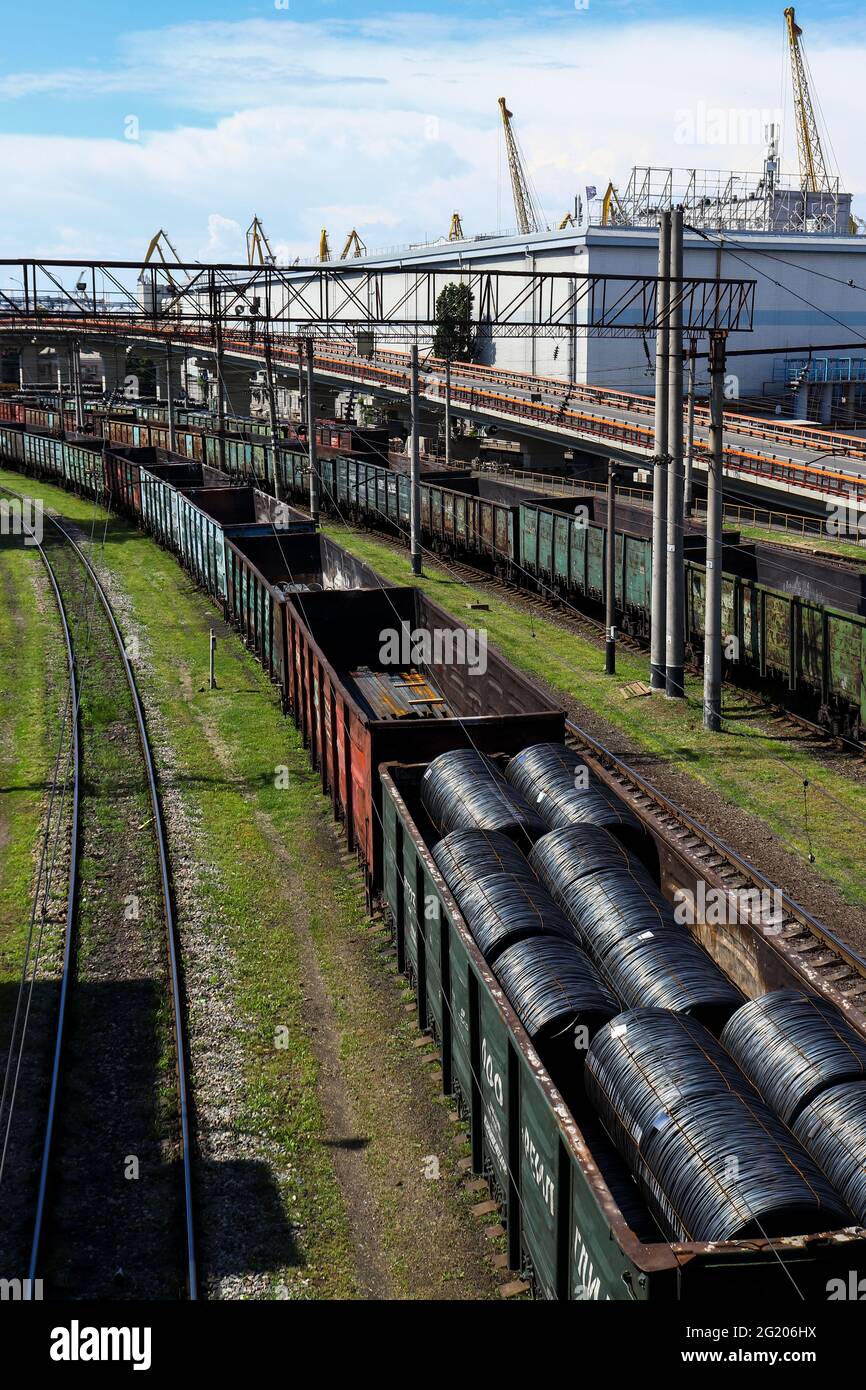 Gare avec wagons de marchandises. Odessa, Ukraine, juin 2021 Banque D'Images