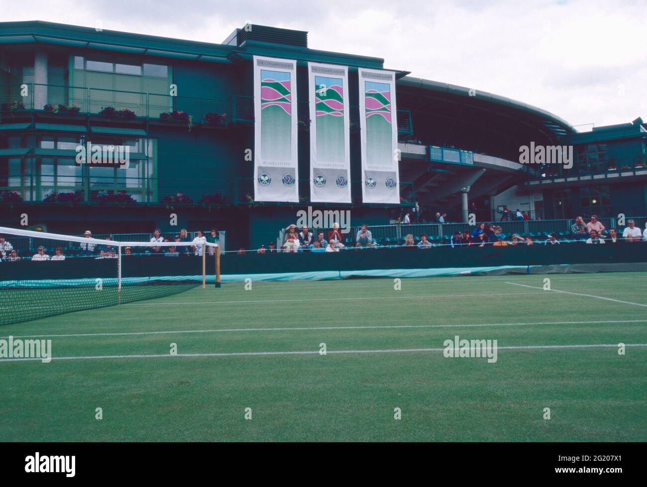 En dehors du stade de Wimbledon, Royaume-Uni dans les années 1990 Banque D'Images