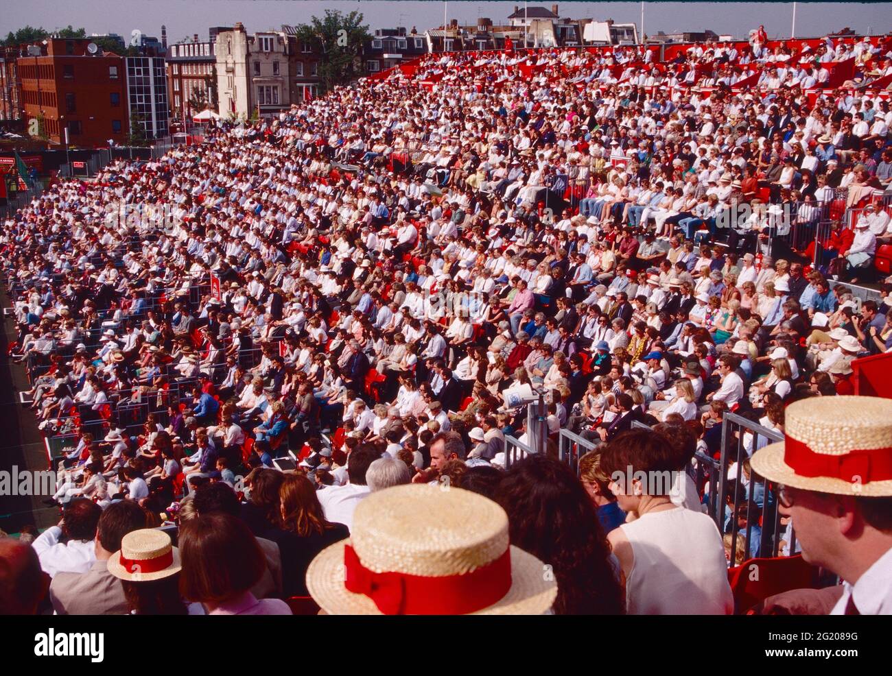 Le public au match de tennis, années 1990 Banque D'Images