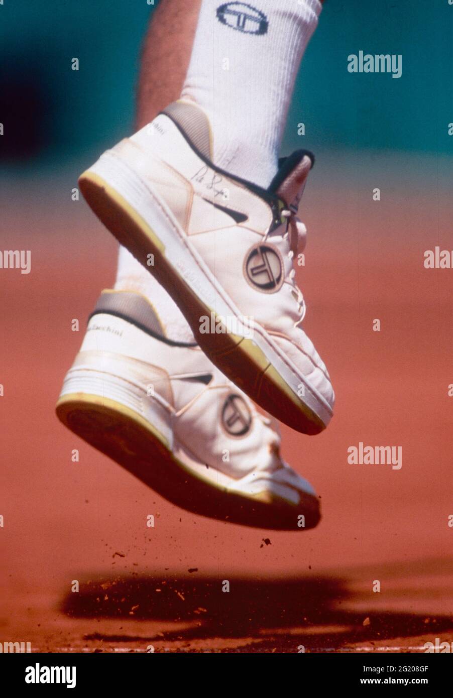 Chaussures de joueur de tennis en sautant, Roland Garros, France 1994 Banque D'Images