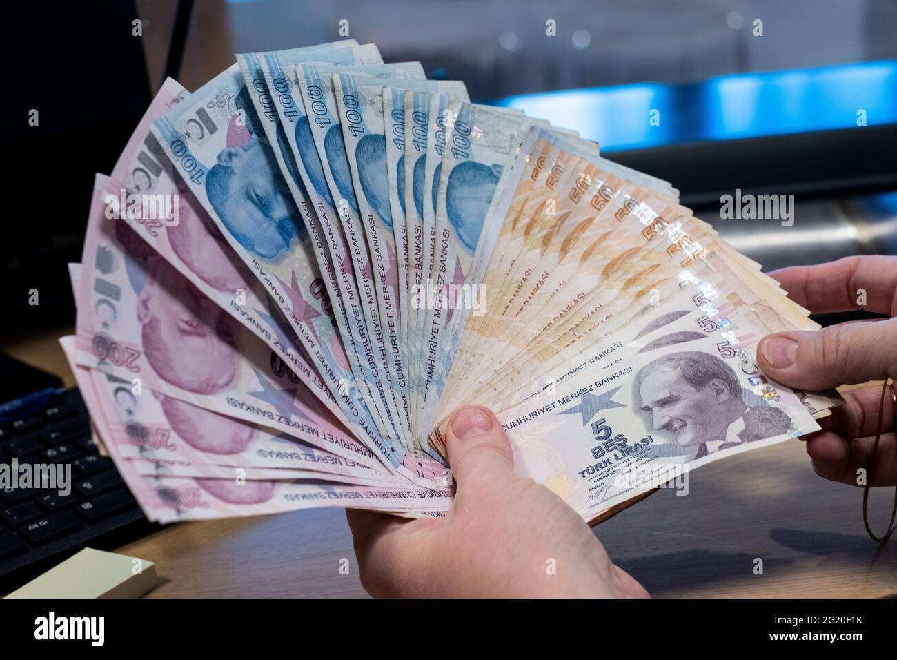 Les liras turques actuelles sont émises par la Banque centrale de la République de Turquie, CBRT en 2009. Banque D'Images