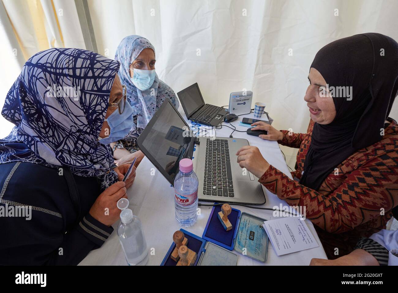 Campagne de vaccination contre Covid-19, dans le district populaire de Bab el-Oued à Alger, en Algérie, le 7 juin 2021. Photo de Louiza Ammi/ABACAPRESS.COM Banque D'Images