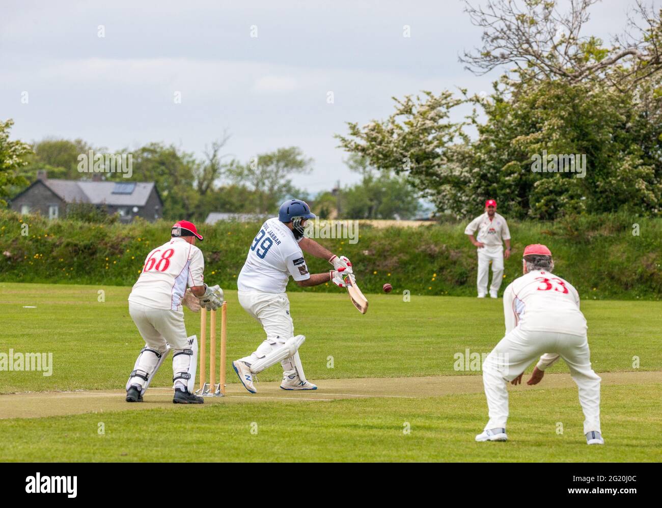 Farmers Cross, Cork, Irlande. 07e juin 2021. Lors de leur premier match en un an et demi, Harlequins 3 a joué à Cork County 3 lors d'un match d'échauffement amical avant le début de la saison à Harlequin Park, Farmers Cross Cork. La photo montre le batteur Abdul Jabbar Younus du comté de Cork au guichet. - crédit; David Creedon / Alamy Live News Banque D'Images