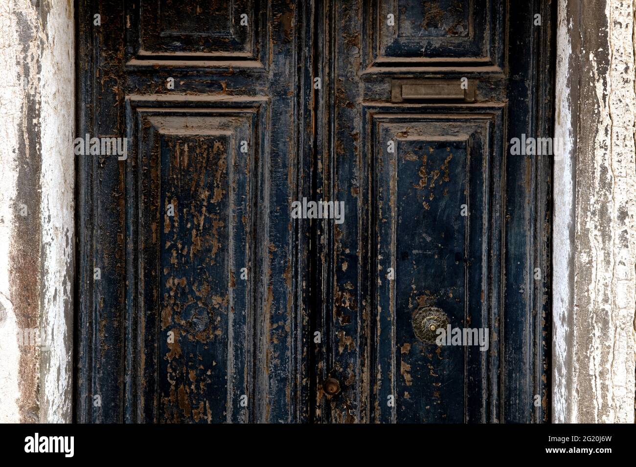 Ancienne porte en bois sur le quartier de Cannaregio, à Venise. Banque D'Images