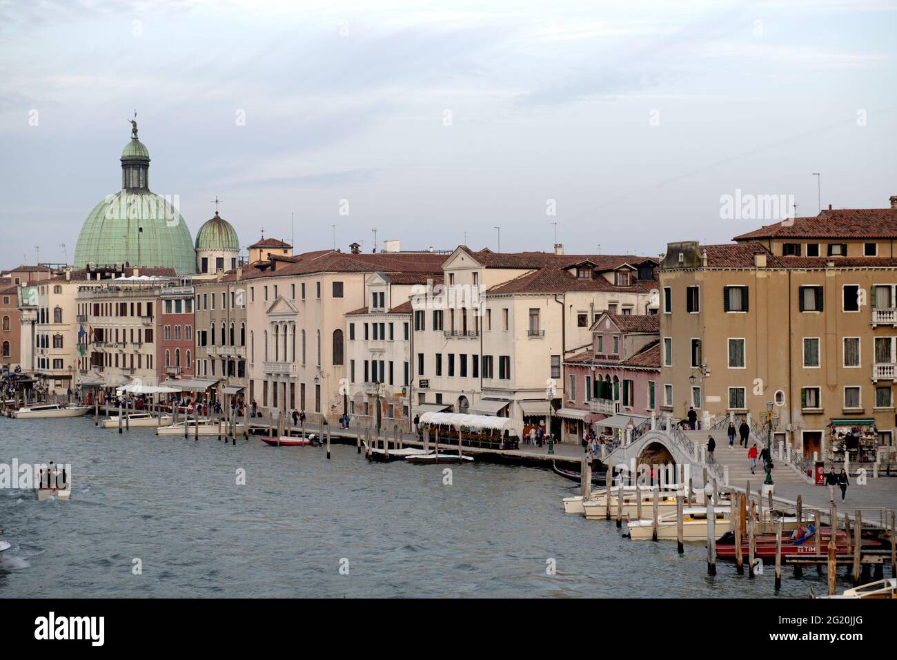 Canal Grande vu depuis le pont de Calatrava, à Venise. Banque D'Images
