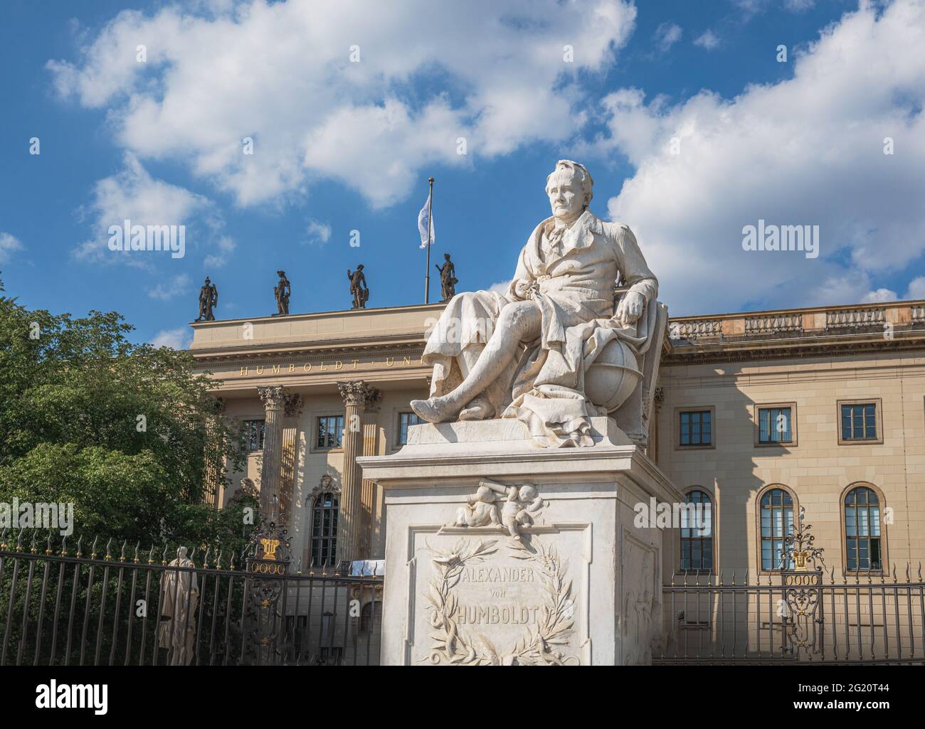 Statue d'Alexander von Humboldt devant l'université de Humboldt - Berlin, Allemagne Banque D'Images