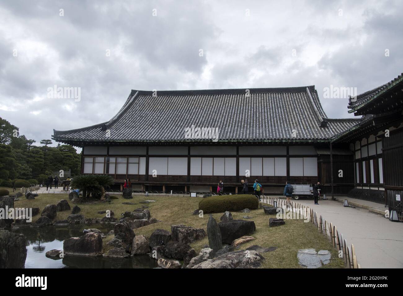 KYOTO, JAPON - 10 décembre 2019 : Kyoto, Japon - 25 novembre 2019 : visite de touristes au château de Nijo à Kyoto, Japon. Banque D'Images