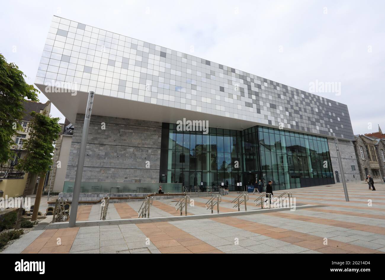 Extérieur de la boîte un musée, une galerie d'art et une bibliothèque Edwardian spécialement construits avec une extension contemporaine du XXIe siècle, à Plymouth, à Devon, au Royaume-Uni Banque D'Images