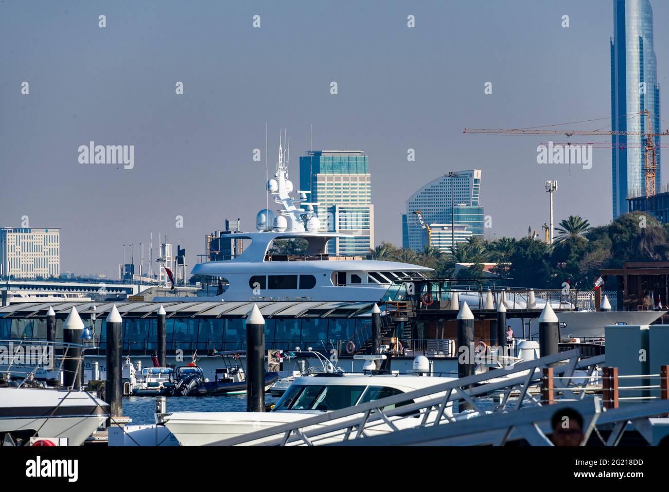 Vue panoramique sur la crique de Dubaï depuis la zone touristique d'Al Seef Banque D'Images