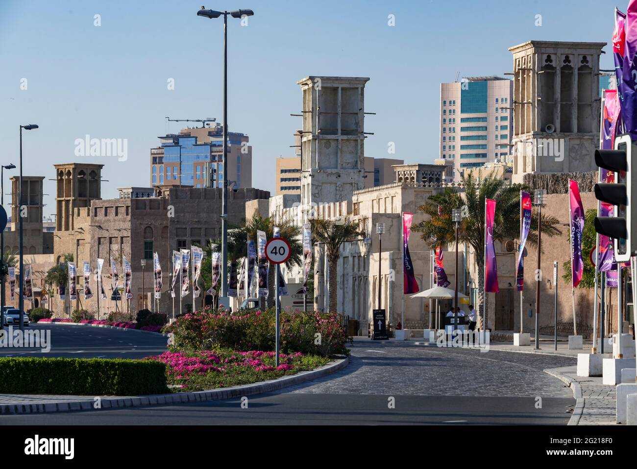 Al Seef areal front Street à Bur Dubai, Dubaï, Émirats Arabes Unis pendant le temps d'affaires de Covid-19 Banque D'Images