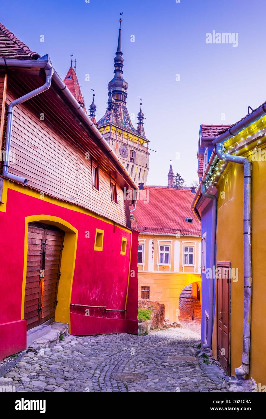 Sighisoara, Roumanie - vue du matin de la Tour de l'horloge, visite obligatoire Voyage en Transylvanie. Banque D'Images