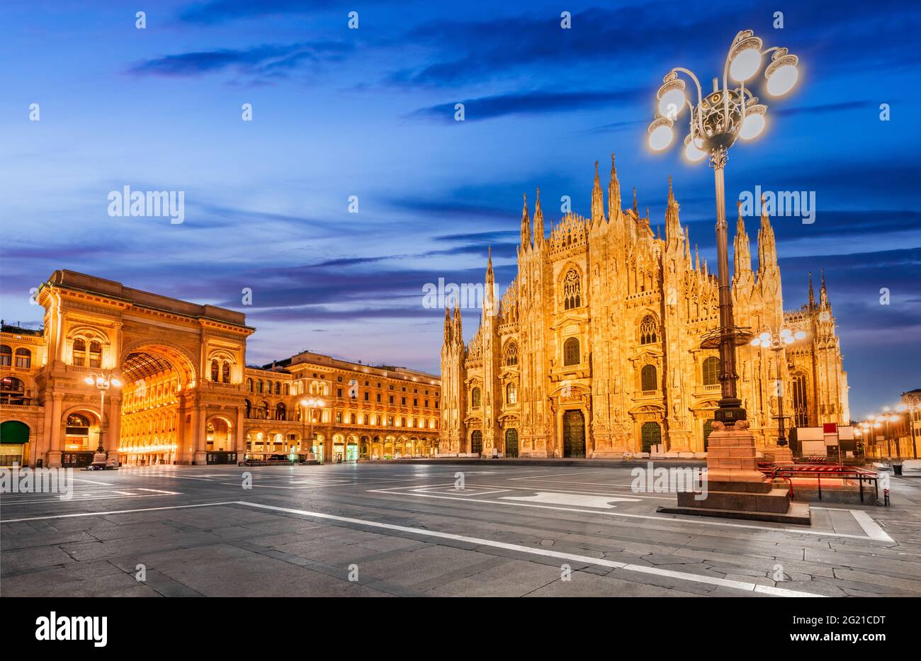 Milan, Italie - Cathédrale Duomo di Milano et galerie Vittorio Emanuele sur la place Piazza Duomo Banque D'Images