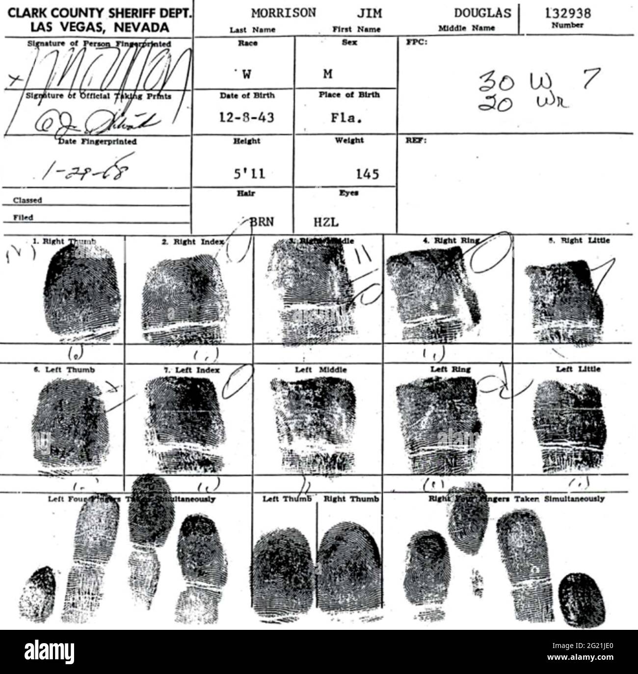 1968, 29 janvier, Clark County , Las Vegas , Etats-Unis : les empreintes digitales du célèbre chanteur et compositeur Rockstar JIM MORRISON ( 1943 - 1971 ) des PORTES ( fondée en 1965 ) quand a été arrêté par le département de police dans le mug-shot officiel . Jim avait été inculpé arrêté à l'extérieur du Pussycat-A-Go-Go à Las Vegas pour avoir été ivre en public lors de sa visite dans la ville avec l'auteur Robert Gover , qui est également arrêté . Photographe inconnu , document original de Clark County , Las Vegas , Nevada . - HISTOIRE - FOTO STORICHE - MUSIQUE - MUSICA - CANTANTE - COMPOSITORE - ROCK STAR - ARRESTO - ARRESTA Banque D'Images