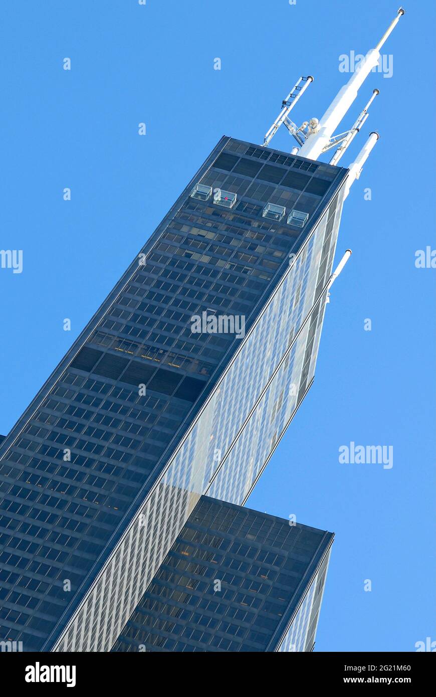 Le gratte-ciel de la Willis Tower, un monument international de Chicago, Illinois, est le troisième plus haut bâtiment des États-Unis connu pour son Skywalk. Banque D'Images