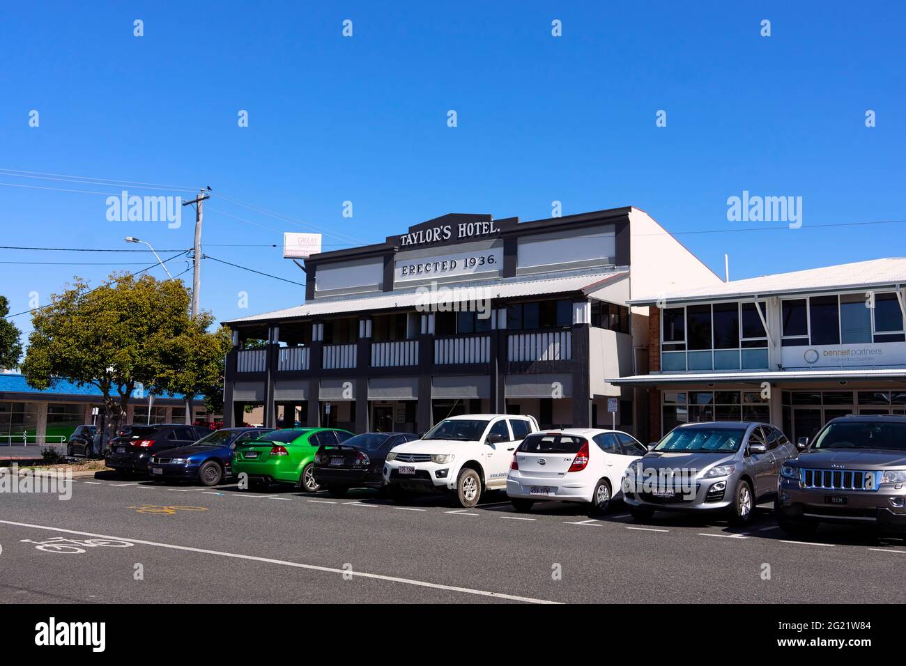 L'hôtel Taylors Vintage de Mackay, construit dans le style Queenslander, propose des boissons et des repas dans un confort décontracté dans plusieurs bars. Banque D'Images