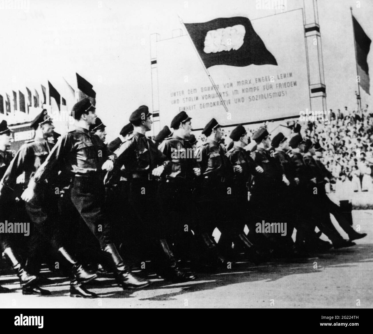Police, police populaire, parade, RDA, vers 1955, INFO-AUTORISATION-DROITS-SUPPLÉMENTAIRES-NON-DISPONIBLE Banque D'Images