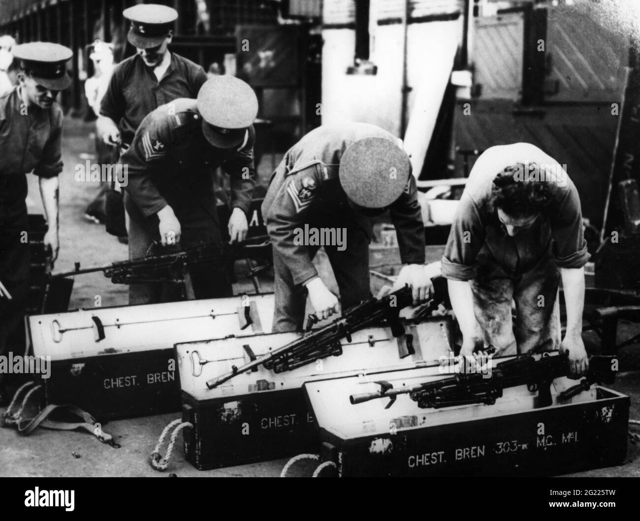 Géographie/voyage, Palestine, soulèvement arabe 1936 - 1939, soldats britanniques emballant des mitrailleuses, DROITS-SUPPLÉMENTAIRES-AUTORISATION-INFO-NON-DISPONIBLE Banque D'Images