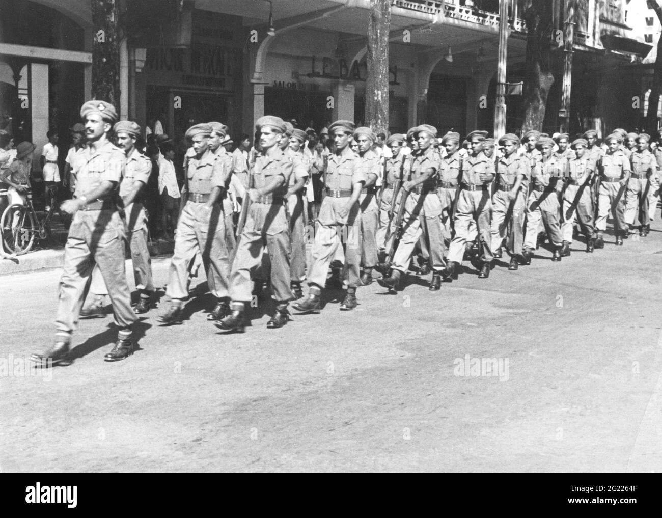 Géographie/voyage, Vietnam, départ des forces d'occupation britanniques, parade du 2/8 Punjab Regiment, DROITS-SUPPLÉMENTAIRES-AUTORISATION-INFO-NON-DISPONIBLE Banque D'Images