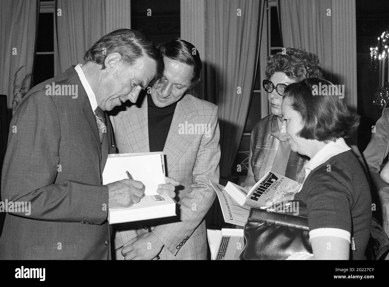 Hillary, Edmund, Sir, 20.7.1919 - 11.1.2008, New Zealand mountainer and explorer, demi-longueur, DROITS-SUPPLÉMENTAIRES-AUTORISATION-INFO-NON-DISPONIBLE Banque D'Images