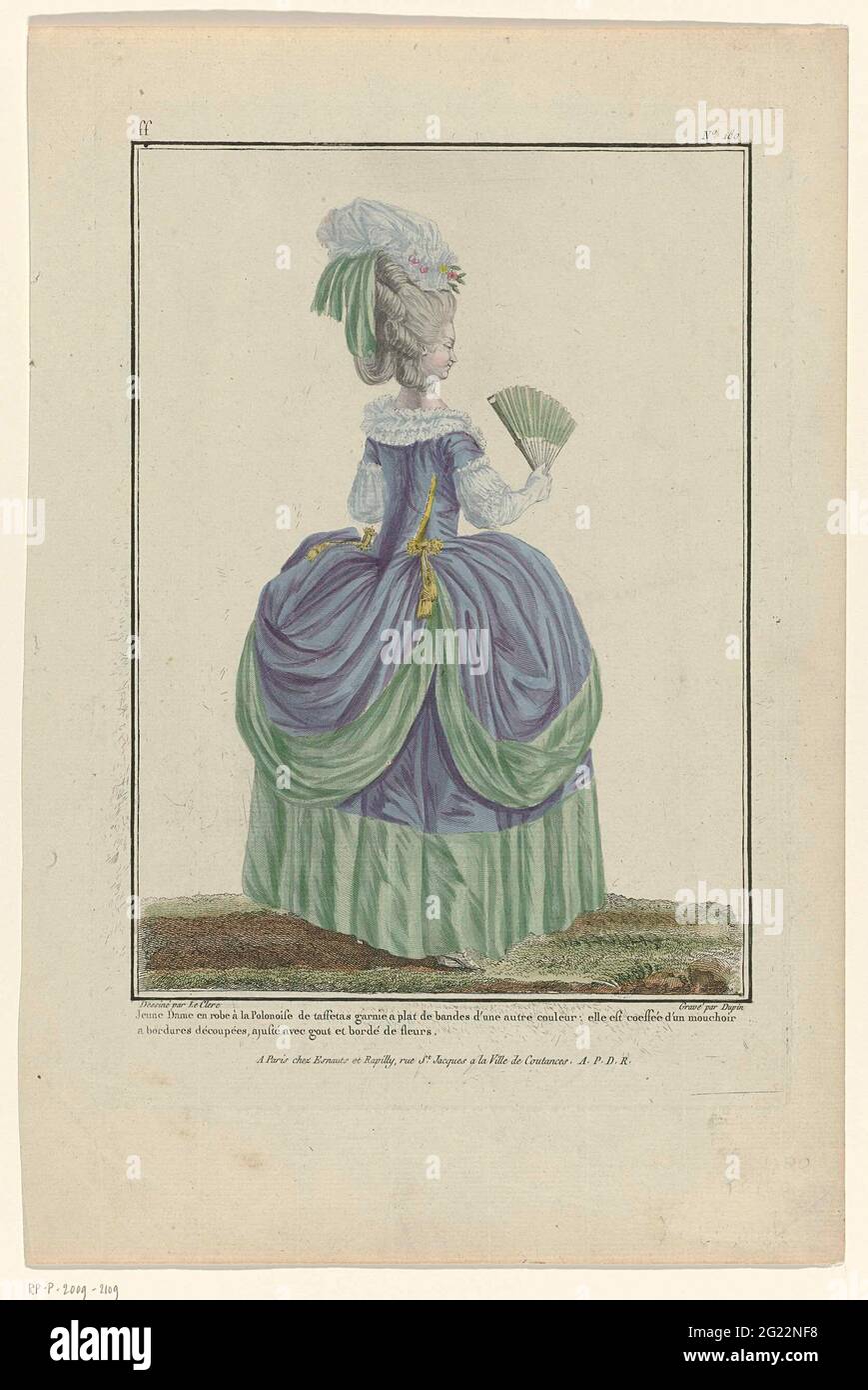 Marie Antoinette: La Reine de la mode: Gallerie des modes et costumes English. Les reines françaises devaient donner l'exemple dans le domaine de la mode. En tant qu'épouse de Louis XVI, Marie-Antoinette s'est jetée dans cette tâche avec enthousiasme. Avec sa marche de modes Rose Bertin et son coiffeur Léonard, elle a lancé beaucoup d'une nouvelle mode. L'étiquette de la cour dictait les robes de cour – somptueusement embellies de jupes larges. Lors de la réception des visiteurs, Marie Antoinette portait une robe à la polonaise 1 2, mais préférait une robe décontractée et ample lorsqu'elle se trouvait dans son propre pavillon à Versailles. TH Banque D'Images