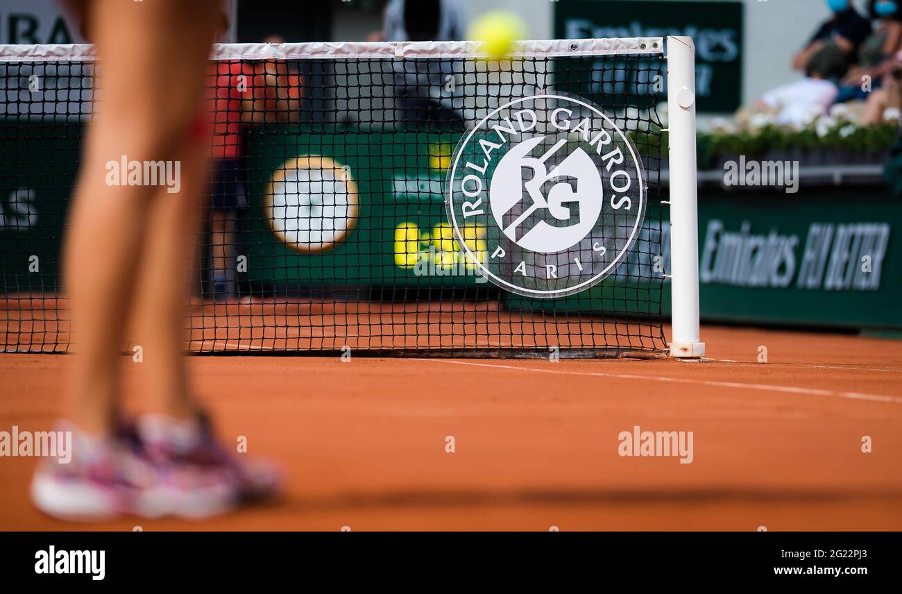 Logo d'illustration sur le net lors du quatrième tour du tournoi de tennis  Roland-Garros 2021, Grand Chelem, le 7 juin 2021 au stade Roland-Garros à  Paris, France - photo Rob Prange /