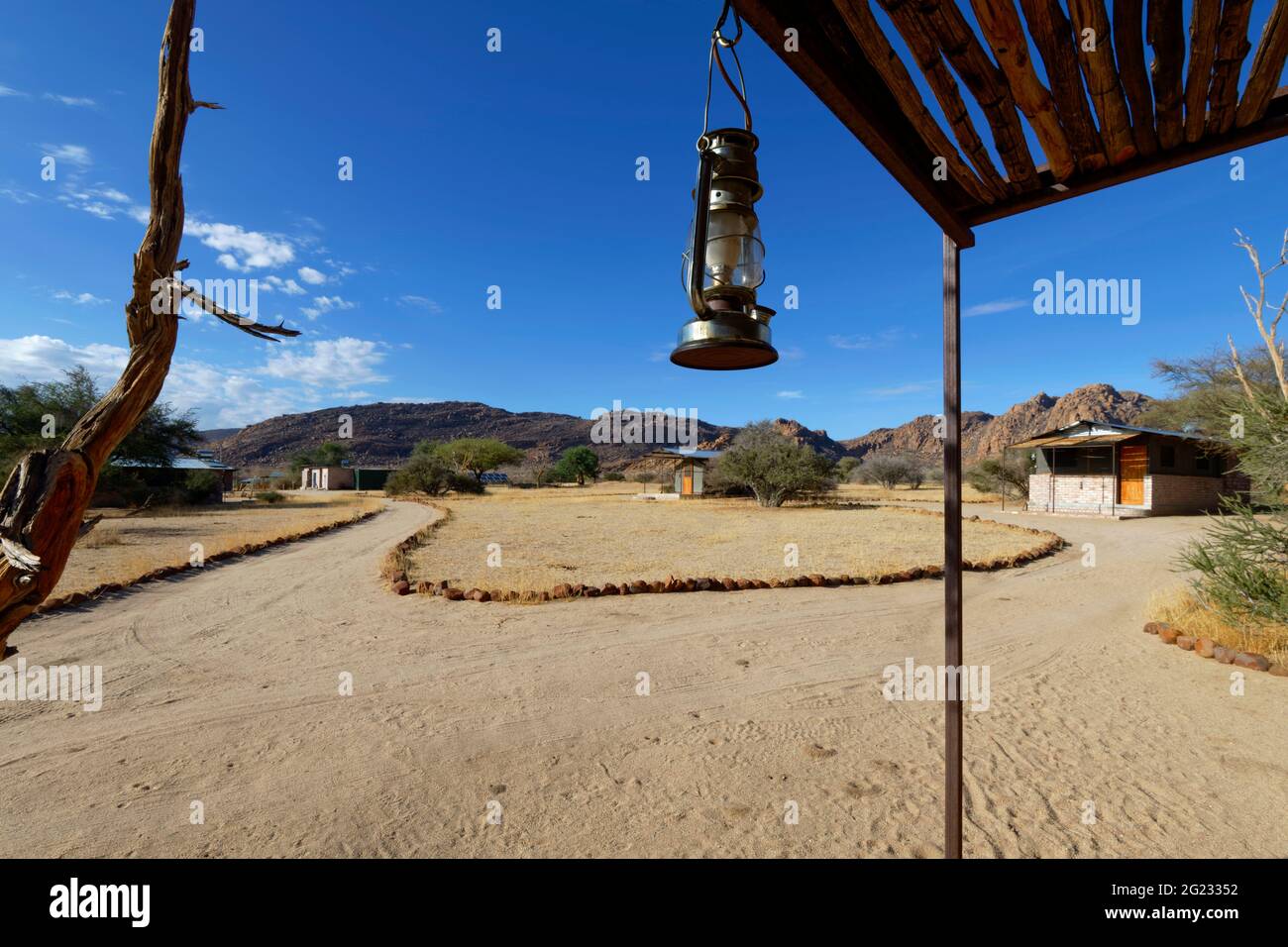 Ferme d'hôtes Omandumba dans les montagnes Erongo: Tentes de safari dans le camp du Bush, près d'Omaruru, région d'Erongo, Namibie Banque D'Images