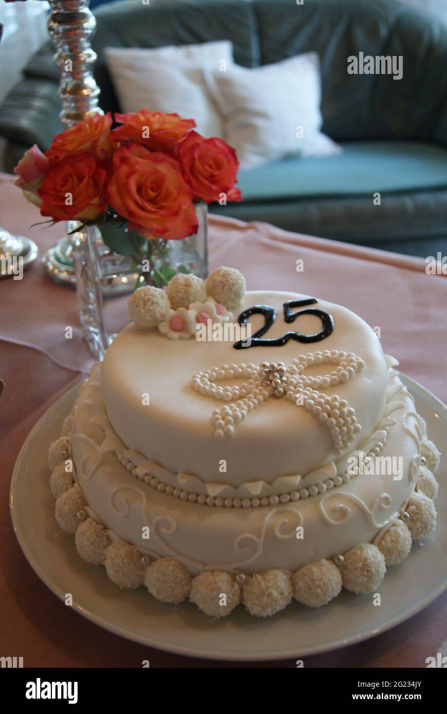 Gateau Super Savoureux Pour Anniversaire De Mariage 25 Ans Photo Stock Alamy