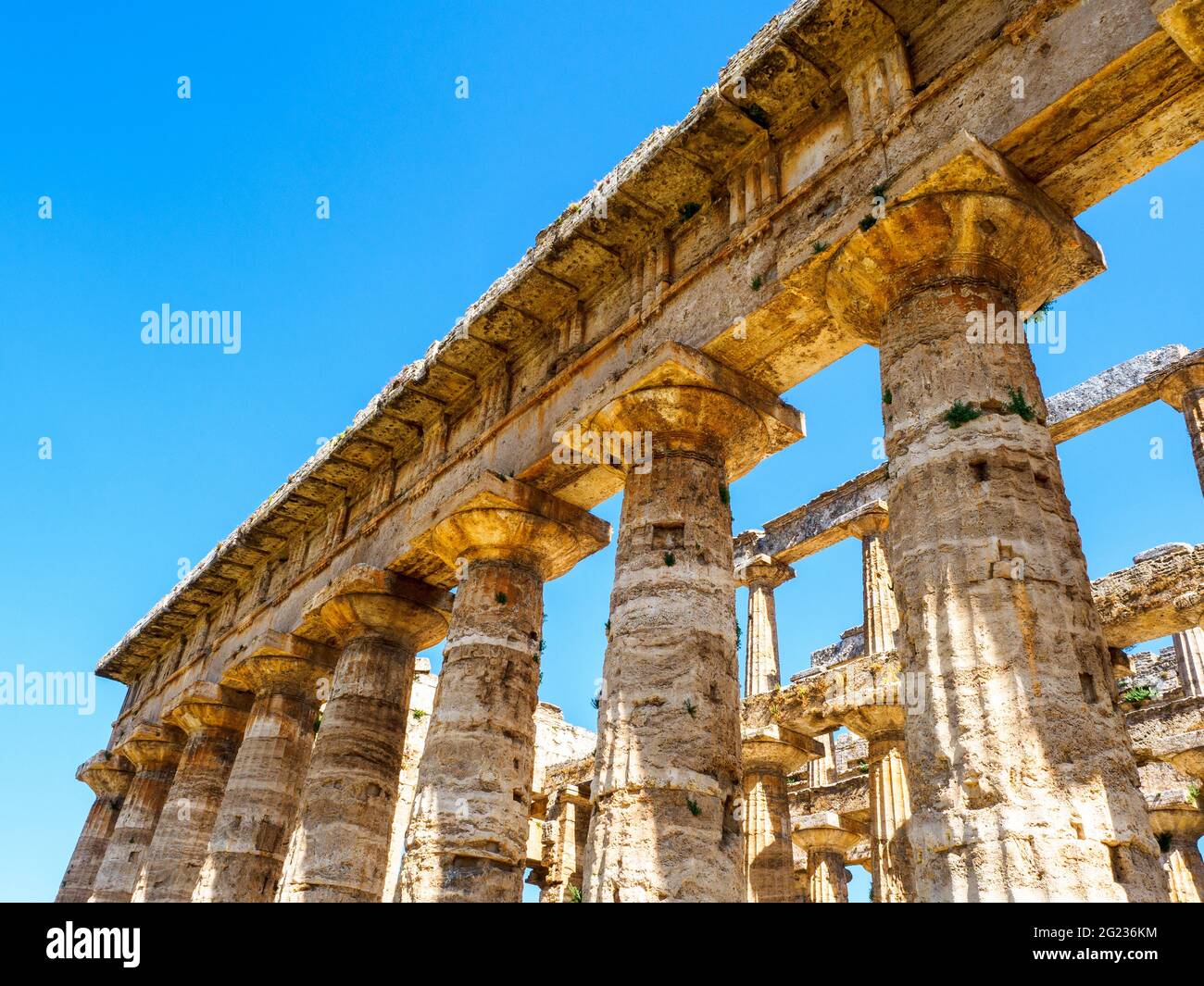 Détail du temple grec de style dorique de Neptune - zone archéologique de ​​Paestum - Salerne, Italie Banque D'Images
