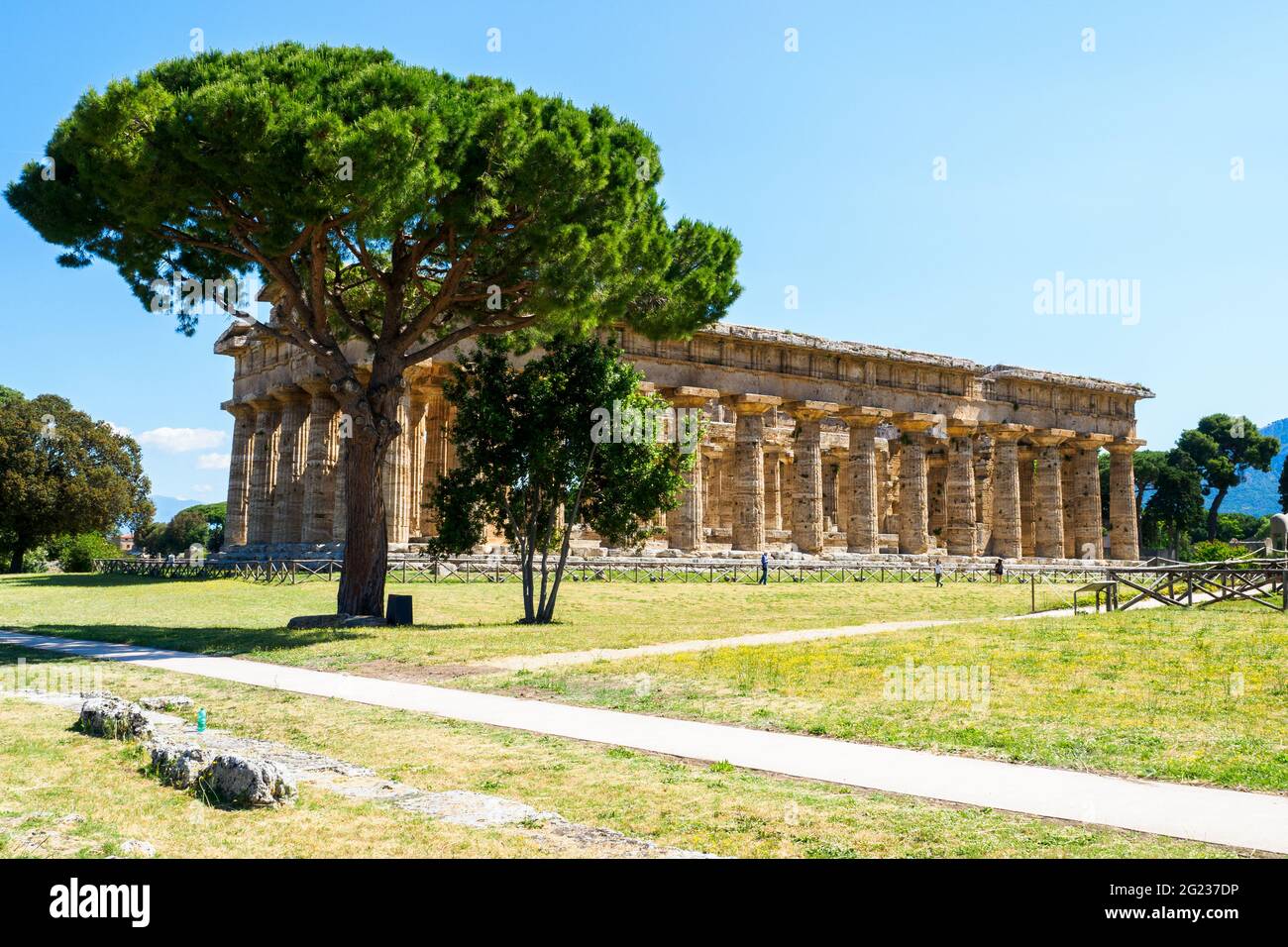 Le temple grec de style dorique de Neptune - zone archéologique de ​​Paestum - Salerne, Italie Banque D'Images