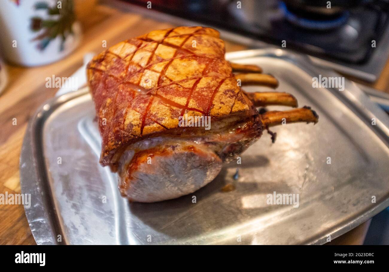 Rôti de côtes de porc déjeuner du dimanche repas du Royaume-Uni Banque D'Images