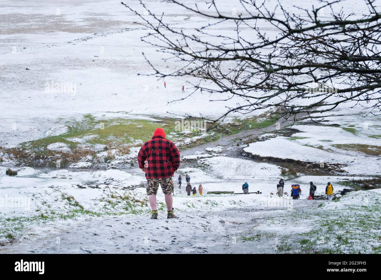 Neige sur le Tor rugueux sur Bodmin Moor dans les Cornouailles. Banque D'Images