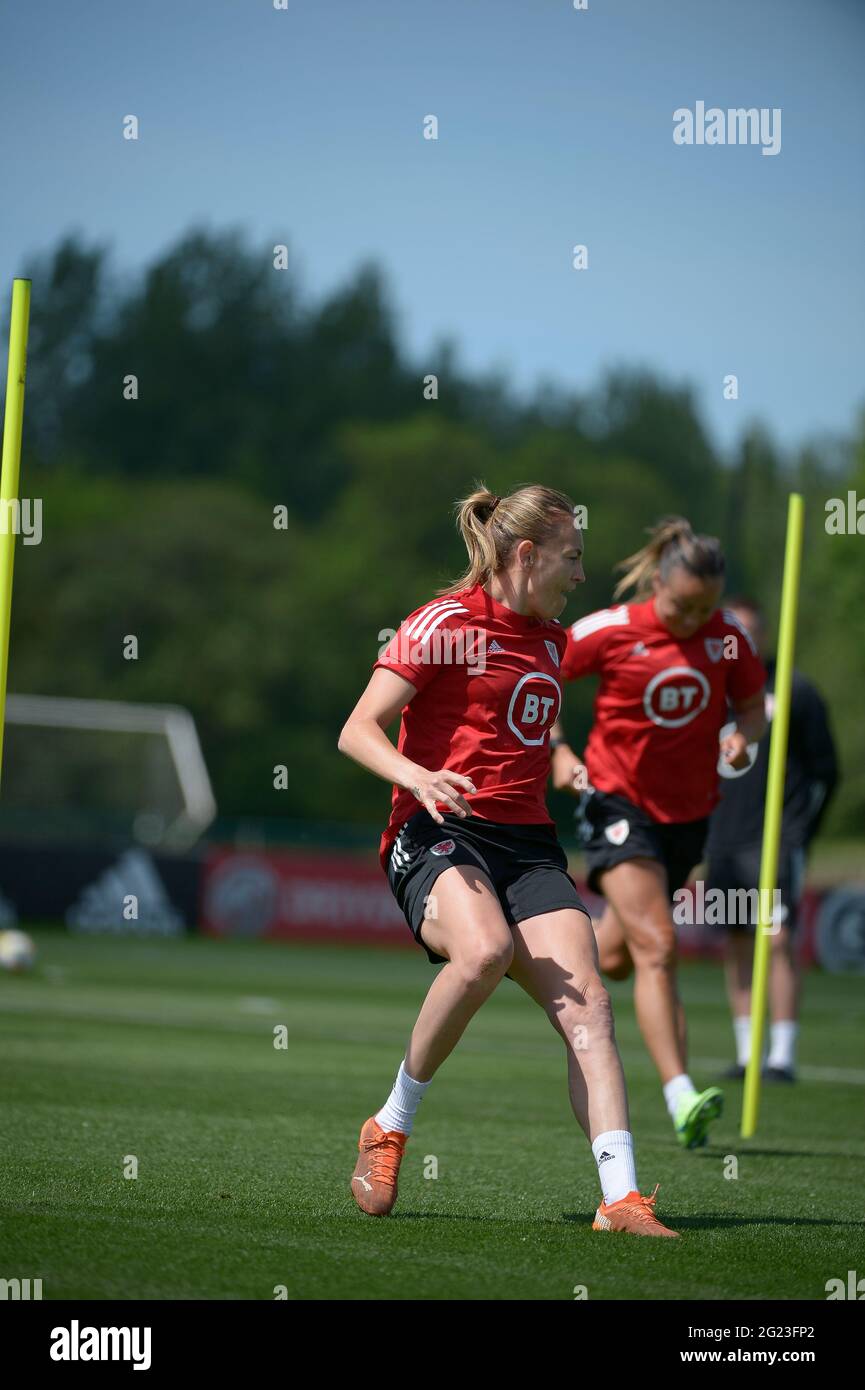 Wales Womens National Team Training, Cardiff, 8 juin 2021. L'équipe Wales Womens s'entraîne avant leur match contre l'Écosse. Crédit : Andrew Dowling/Alay Live News Banque D'Images