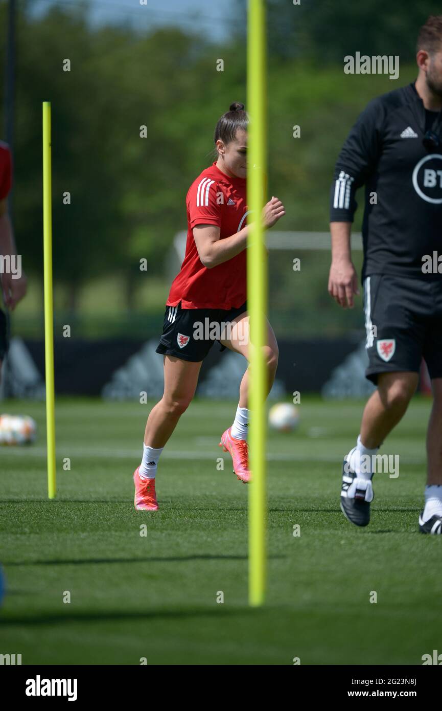 Wales Womens National Team Training, Cardiff, 8 juin 2021. L'équipe Wales Womens s'entraîne avant leur match contre l'Écosse. Crédit : Andrew Dowling/Alay Live News Banque D'Images