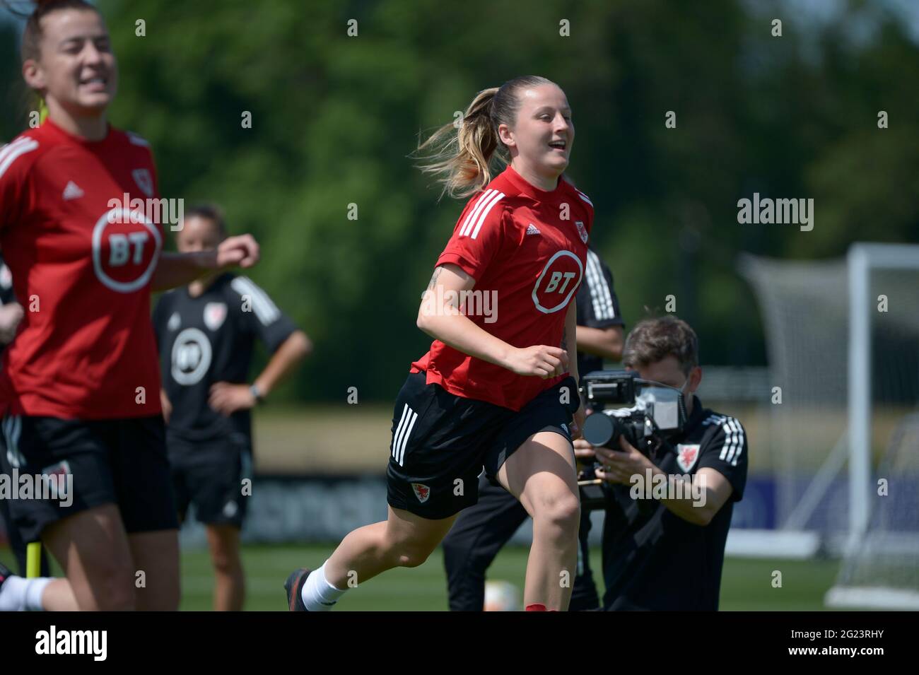 Wales Womens National Team Training, Cardiff, 8 juin 2021. L'équipe Wales Womens s'entraîne avant leur match contre l'Écosse. Crédit : Andrew Dowling/Alay Live News Banque D'Images