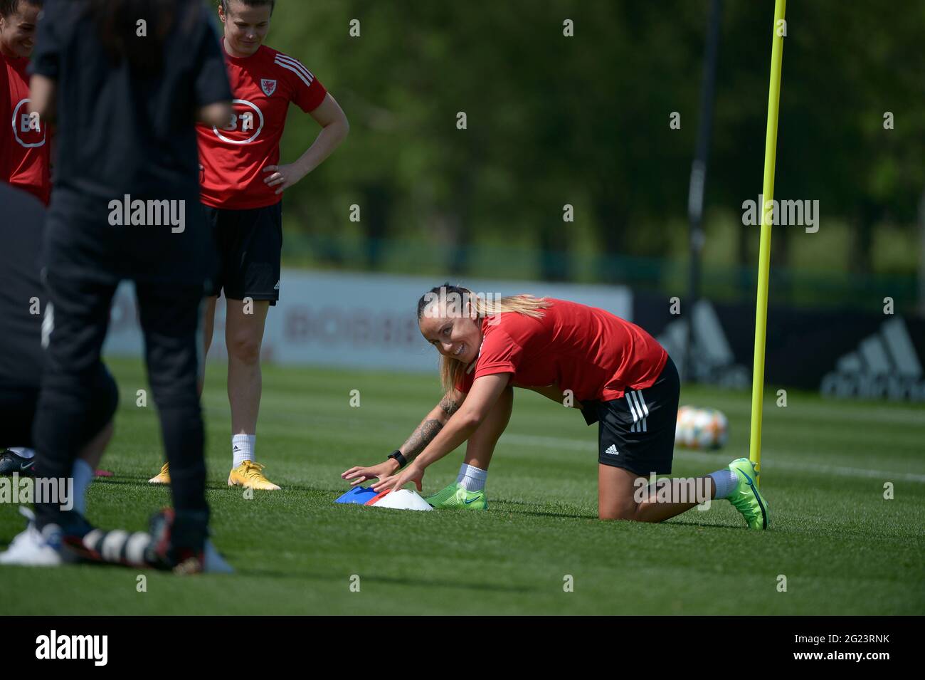 Wales Womens National Team Training, Cardiff, 8 juin 2021. L'équipe Wales Womens s'entraîne avant leur match contre l'Écosse. Crédit : Andrew Dowling/Alay Live News Banque D'Images