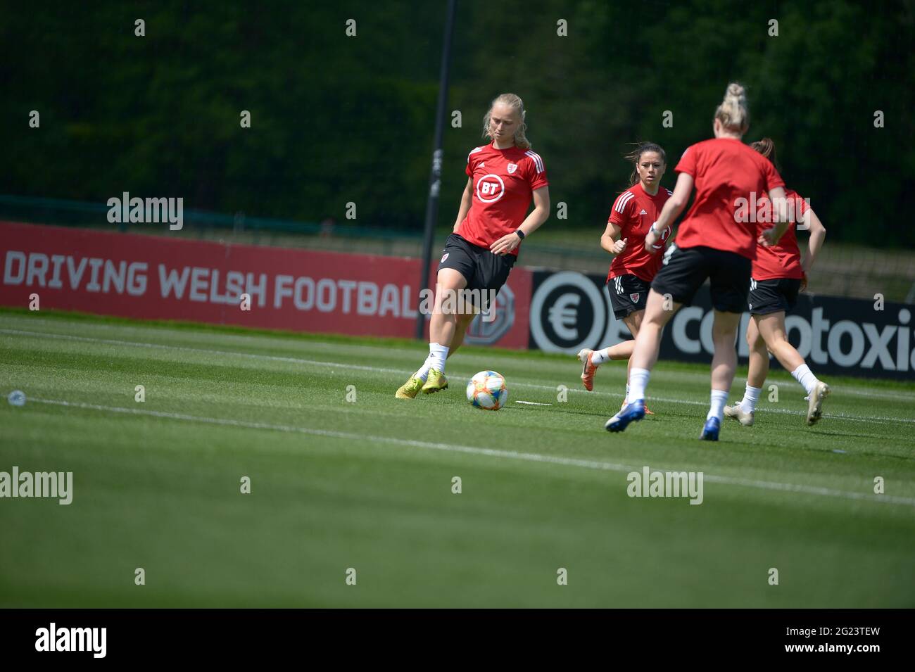 Wales Womens National Team Training, Cardiff, 8 juin 2021. L'équipe Wales Womens s'entraîne avant leur match contre l'Écosse. Crédit : Andrew Dowling/Alay Live News Banque D'Images