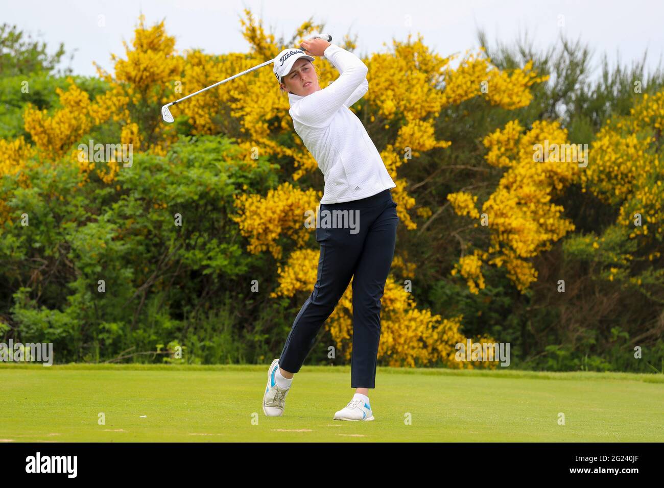 Troon, Royaume-Uni. 08 juin 2021. HANNAH DARLING, de Broomieknowe, le membre Curtis Cup Squad de 17 ans continue à jouer au deuxième tour du 118e Championnat de golf amateur de Womens sur le parcours de golf de Barassie Links, Troon après avoir obtenu 5 points au premier tour. Crédit : Findlay/Alay Live News Banque D'Images