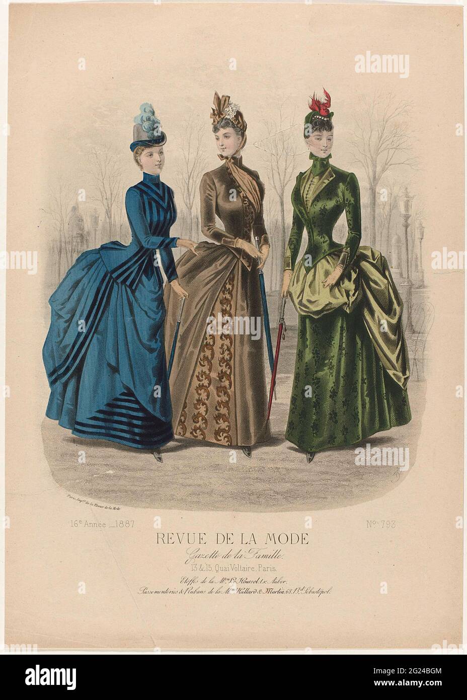 Revue de la mode, Gazette de la famille, Dimanche 13 Mars 1887, 16th Année, No 793: Etoffes de la M.ON le Houssel (...). Trois femmes dans un parc. À gauche : 'toilettes' de cachemire bleu décoré de galons de laine assortis. Milieu: 'Toilette' de soie brochetée beige, velours et défaut. À droite : 'toilette' de velours vert pressé / imprimé avec motif floral et soie verte. Chapeau avec coupe d'oiseau et plumes. Sous le texte de publicité de l'affichage de certaines règles pour différents produits. Impression à partir du magazine de la revue de la mode (1872-1913). Description détaillée des vêtements à la page 83 'Planche Coloriée' Banque D'Images