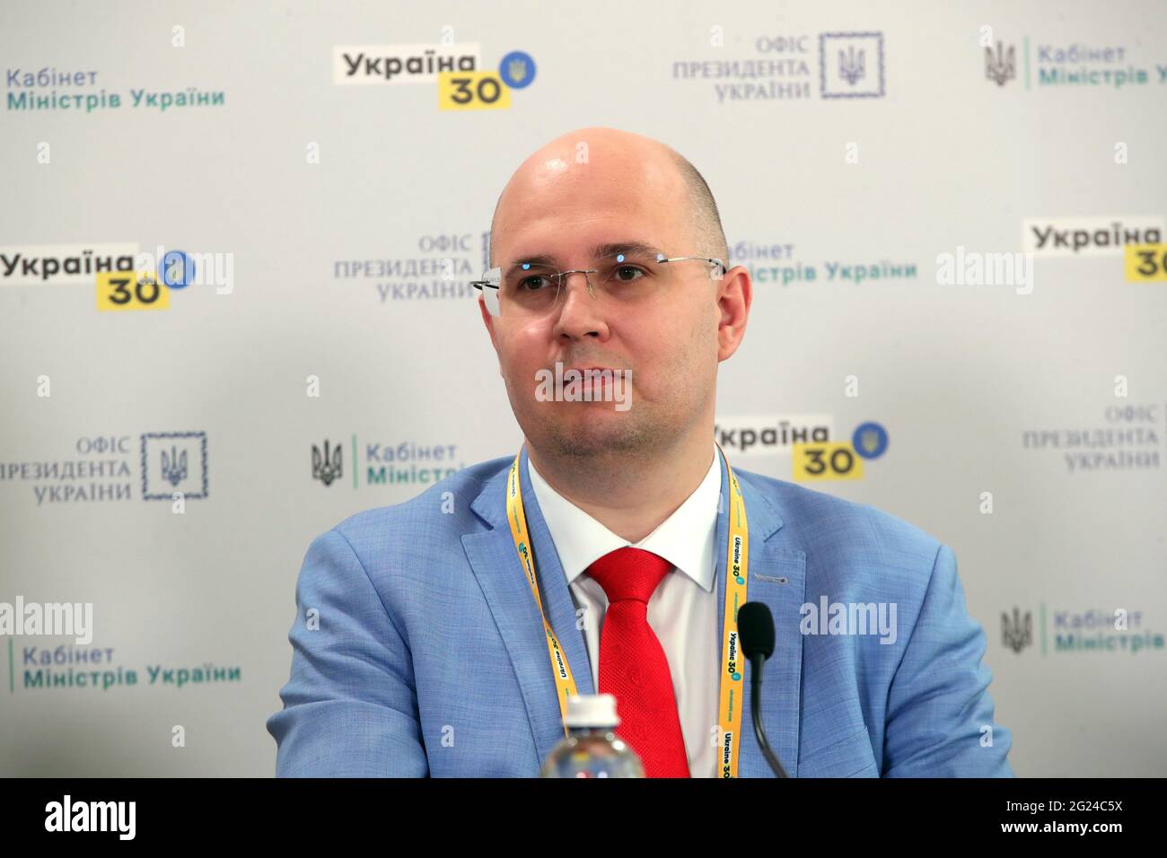 KIEV, UKRAINE - le 8 JUIN 2021 - le ministre adjoint de l'écologie et des ressources naturelles de l'Ukraine, Mykhailo Khoriev, assiste à une conférence de presse en marge Banque D'Images