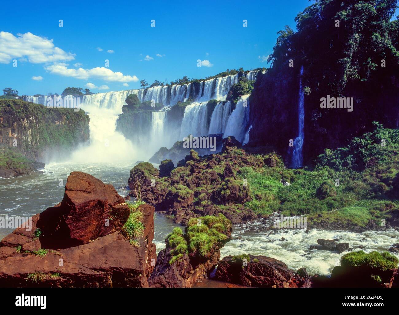 Argentine, province de Misiones, Parc national d'Iguaçu, vue panoramique sur les chutes d'Iguaçu Banque D'Images