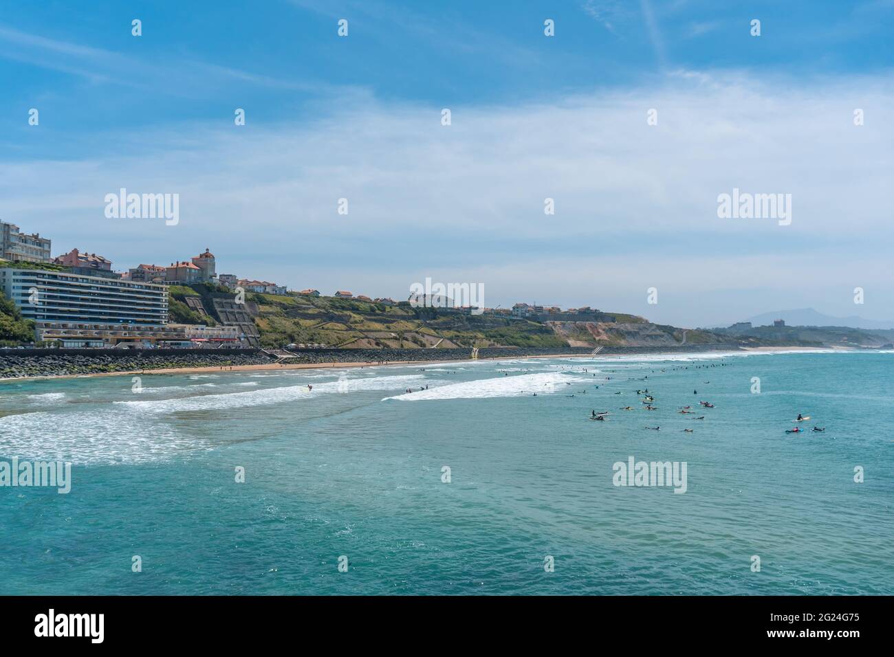Belle photo de la plage de la Côte des Basques dans la commune de Biarritz, France Banque D'Images