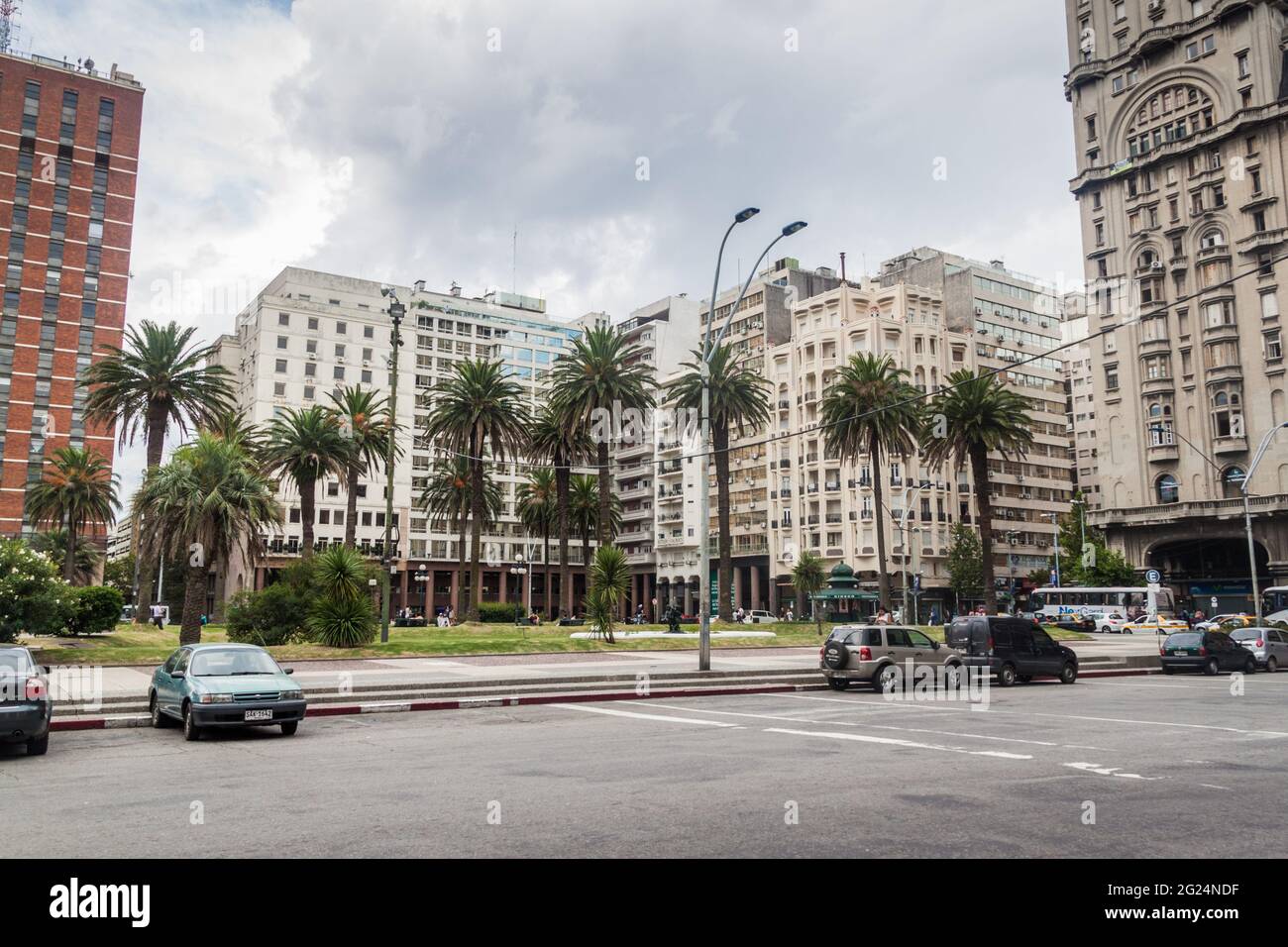 MONTEVIDEO, URUGUAY - 18 FÉVRIER 2015 : vue sur la place Plaza Independecia dans le centre de Montevideo. Banque D'Images
